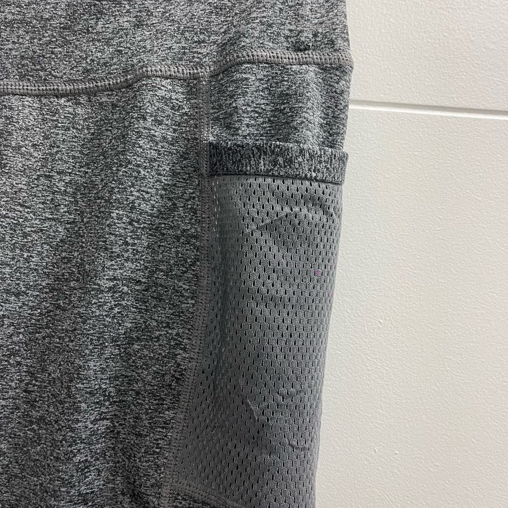 Gray leggings size Medium - Picture 2 of 4
